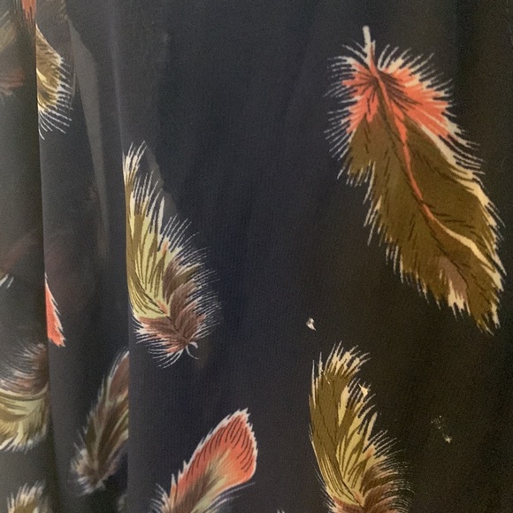 Multiuse, sheer cover up top - Picture 5 of 7